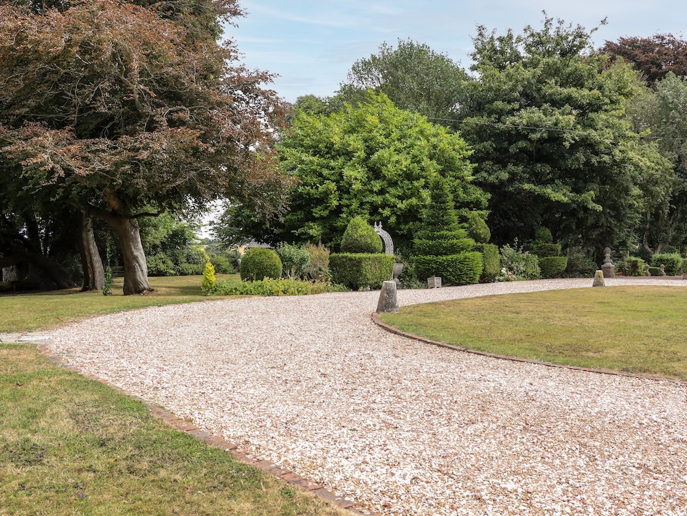 Solton Manor