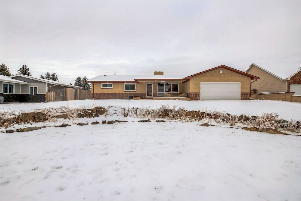 Comfortable & Spacious 3br Home In Cheyenne 3 Bedroom Home