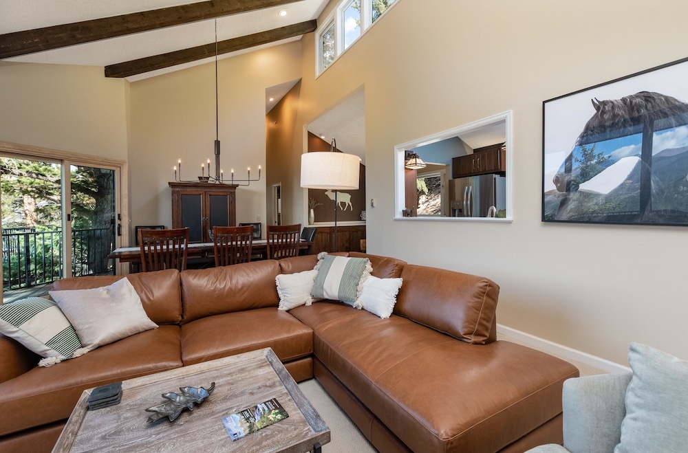 The Cedars Luxury  At Windcliff 5 Bedroom Home by RedAwning view 5