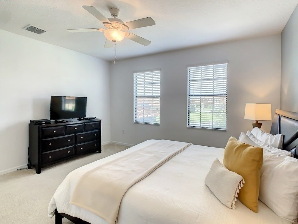 Luxury Villa W/ Private Pool, Golf Resort Amenities & Near Disney 5 Bedroom Villa