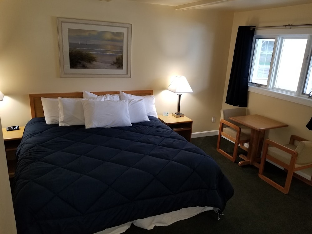 Captain's Quarters Motel - Property Image 28