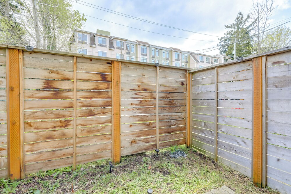 5 Mi to Dtwn: Pet-friendly Townhome in Seattle!