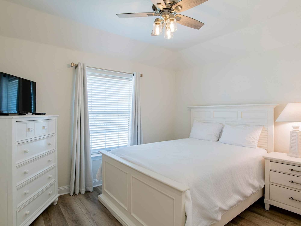 Seaside Cottage by Southern Vacation Rentals view 5