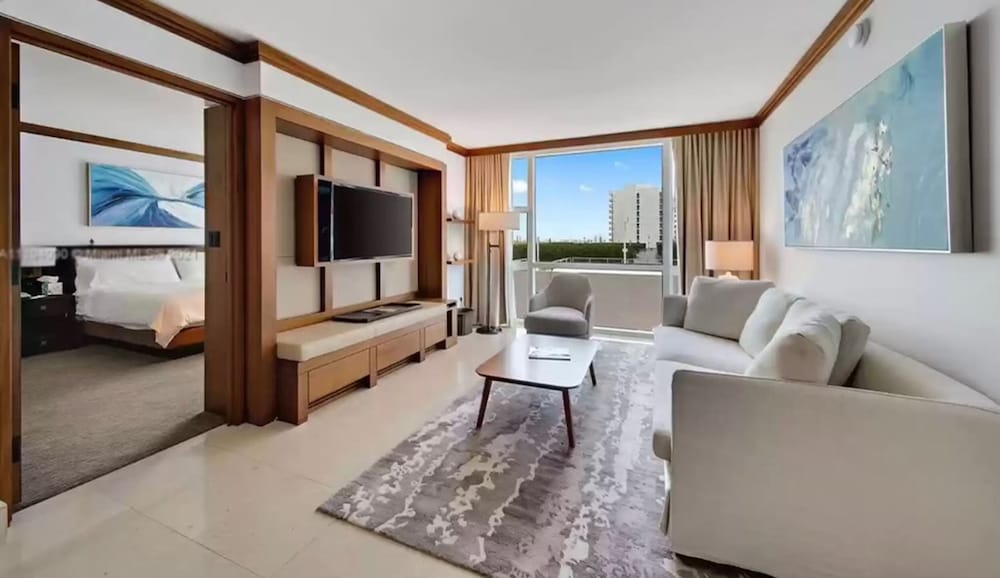 Luxury Condo Wellness Spa Resort By LMC view 4
