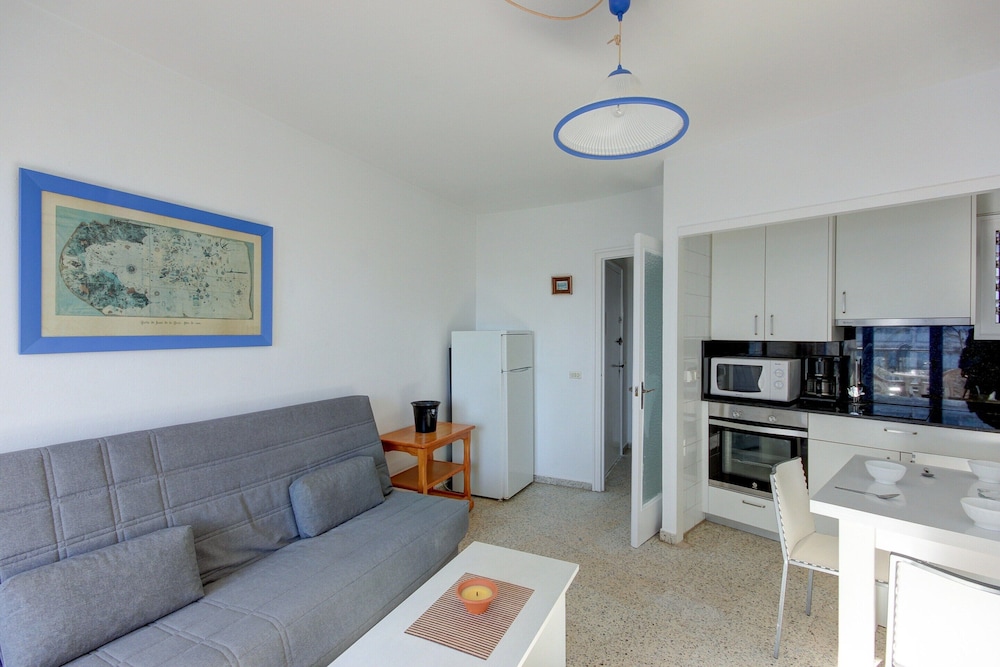 Apartment in Roses on the Beachfront