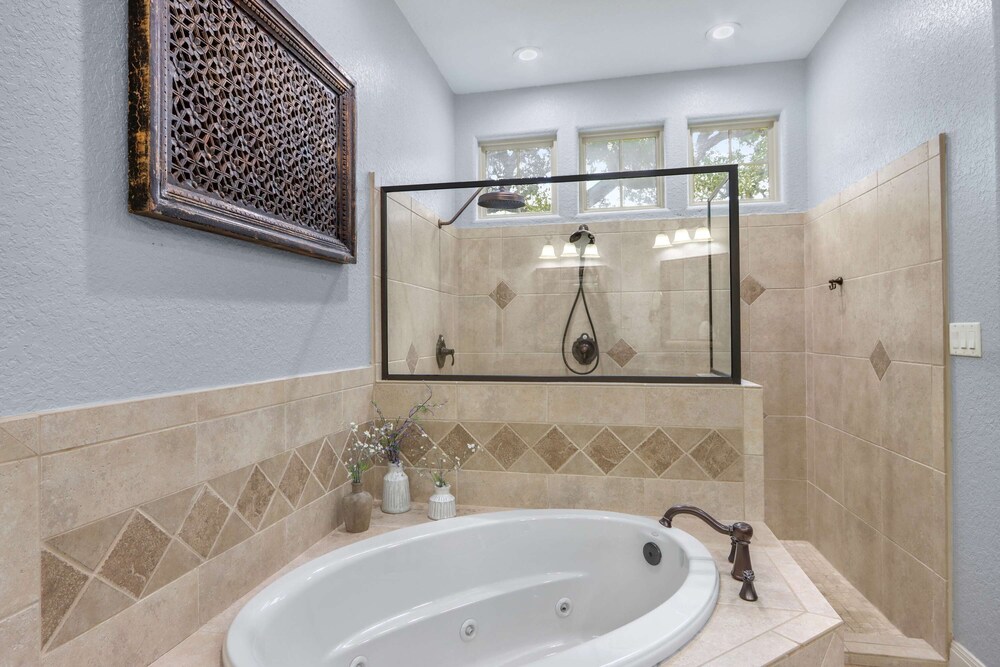 Piece of Haven A Hill Country Retreat for 7!