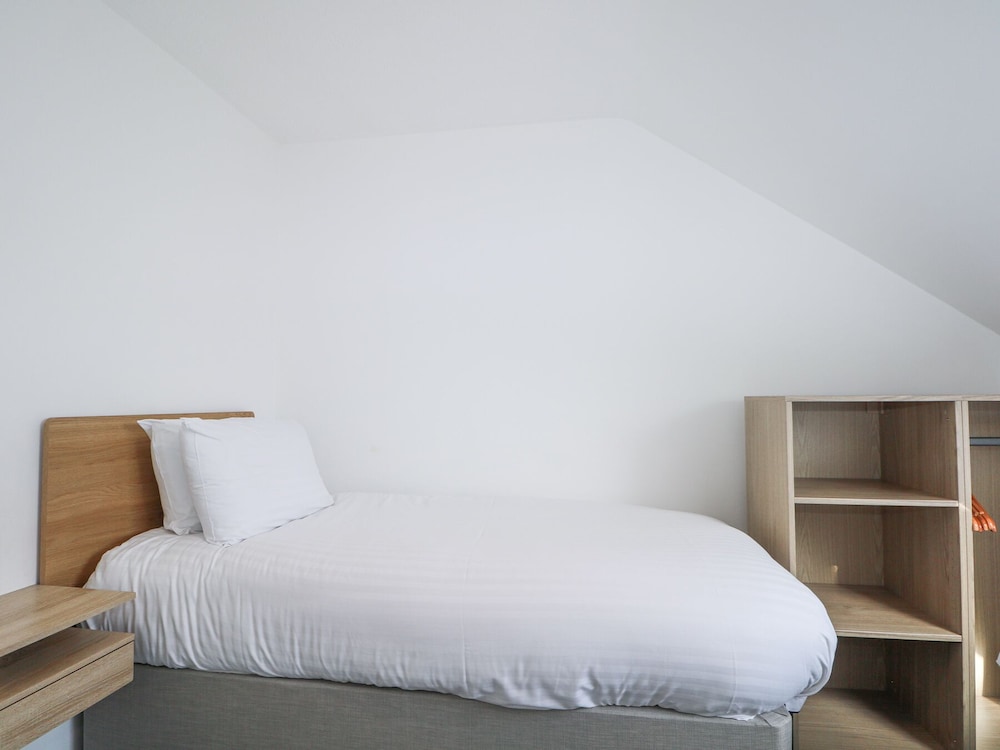 Flat 35 - Marine Court