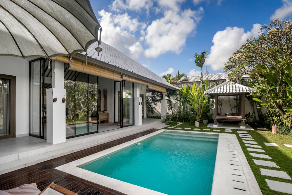 Villa Moju by Alfred in Bali - Tropical 3BR Escape w Private Pool Lush Garden in Bumbak Canggu