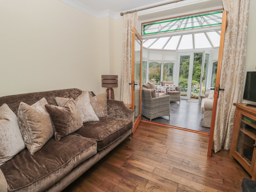 Red Squirrel Cottage, 5 Biddlestone