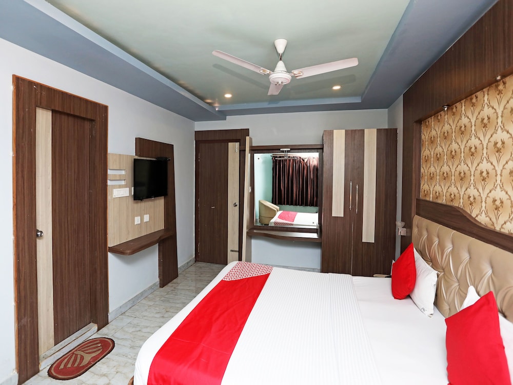 OYO 16173 Hotel Dk