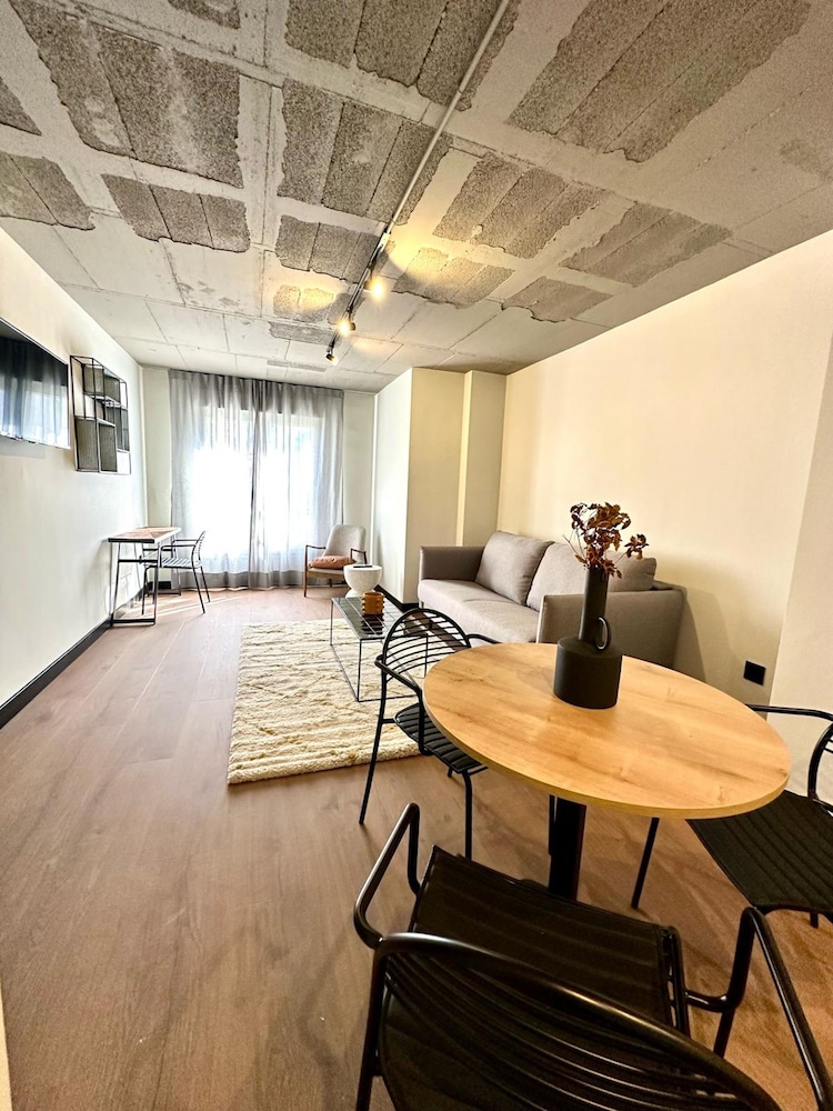 Holidays2Malaga Bubu Apartments