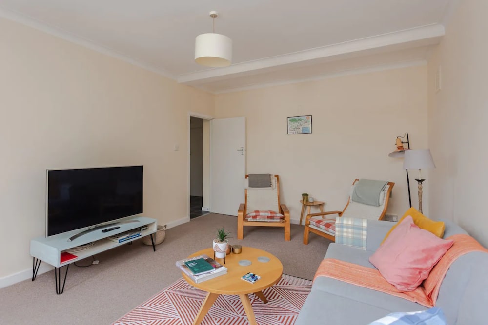 Spacious 2 Bedroom Apartment Near Hampstead Heath