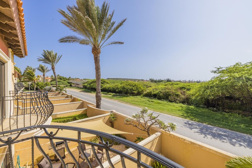 2br3ba Townhome Gold Coast Pool Tennis Gym