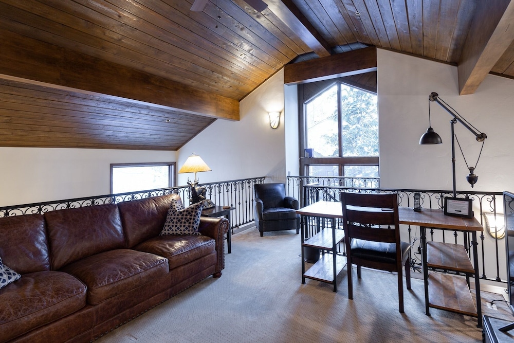 Ridgepoint at Deer Valley Resort - Three Bedroom with Hot Tub #124 3 Condo