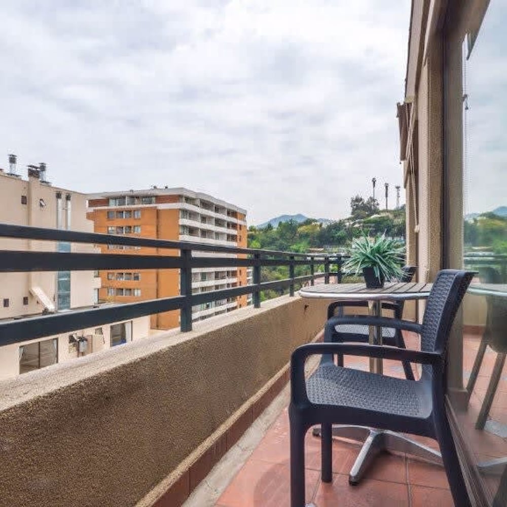 Carmencita St I Classic 1 Bedroom Apartment in El Golf