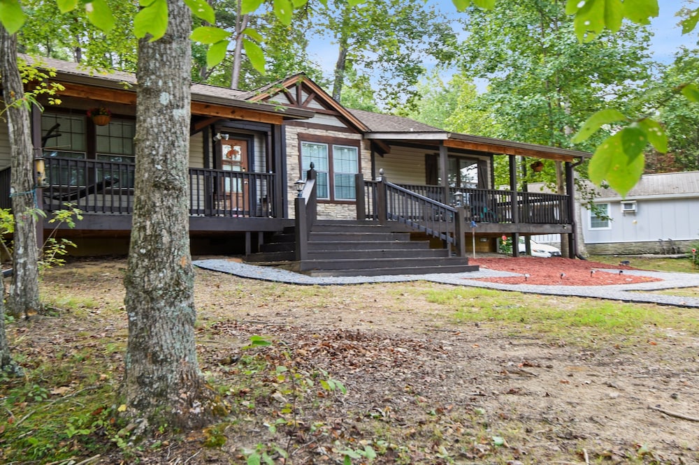 Cozy Cove Escape - Lakeside Retreat 3 Bedroom Cabin