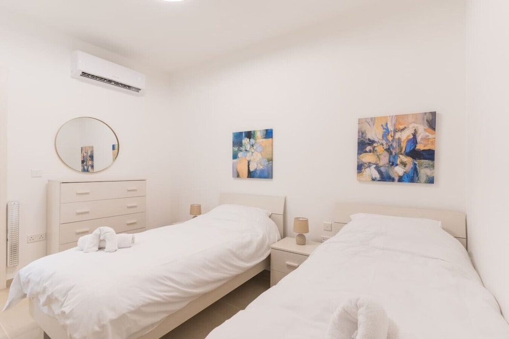 Property With Pool Access - Xaghra Near Marsalforn