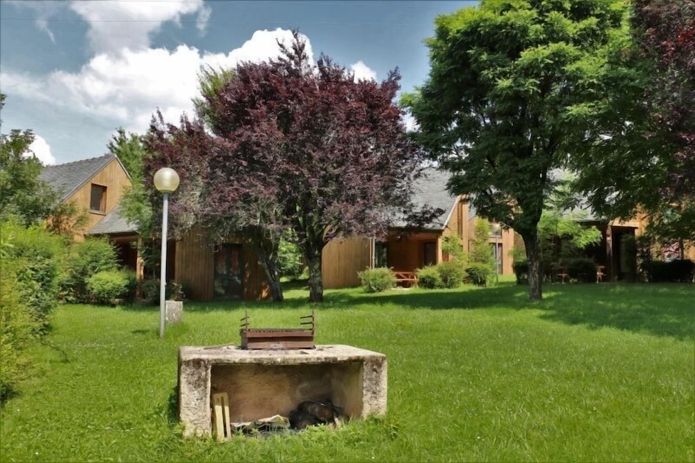 Camping le Paisserou - Chalets view 3