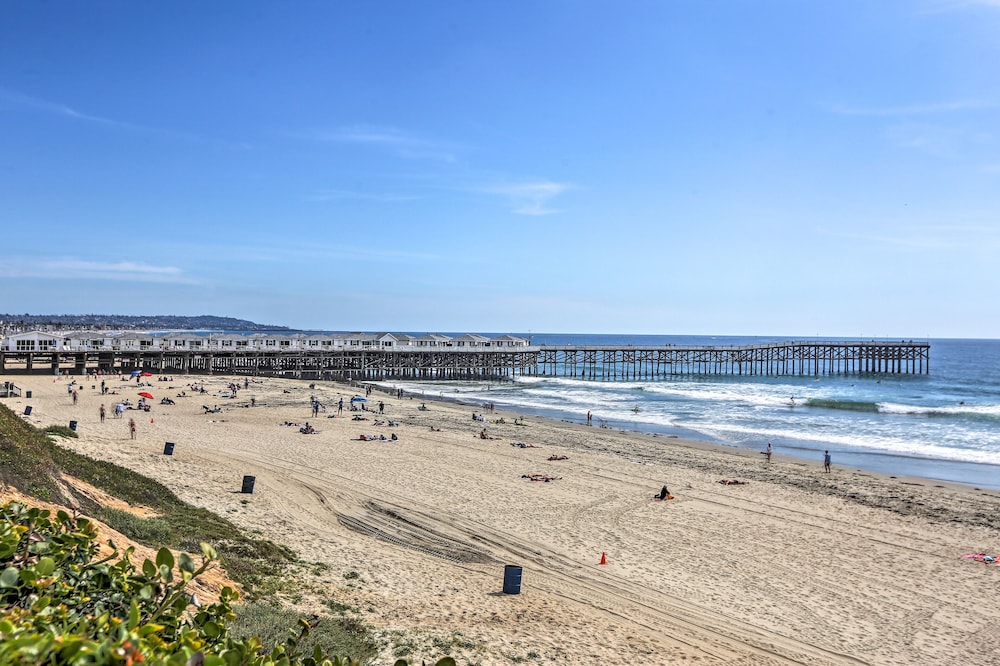 Pacific Beach Apartment: Walk to Beach & Pier!