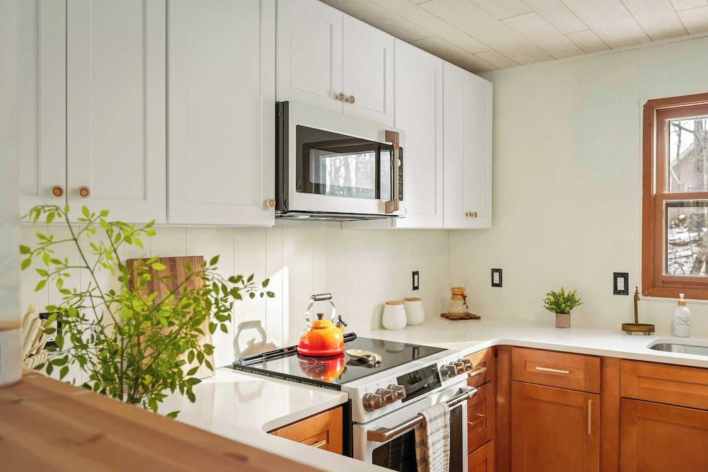 The Pines Cozy Arrowhead Lake Escape With Pools and Outdoor Adventures