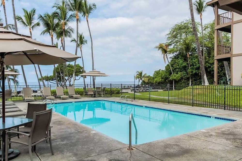 Private Ground Floor Corner Unit - AC & Hawaiian Ocean Views - Vrkcv