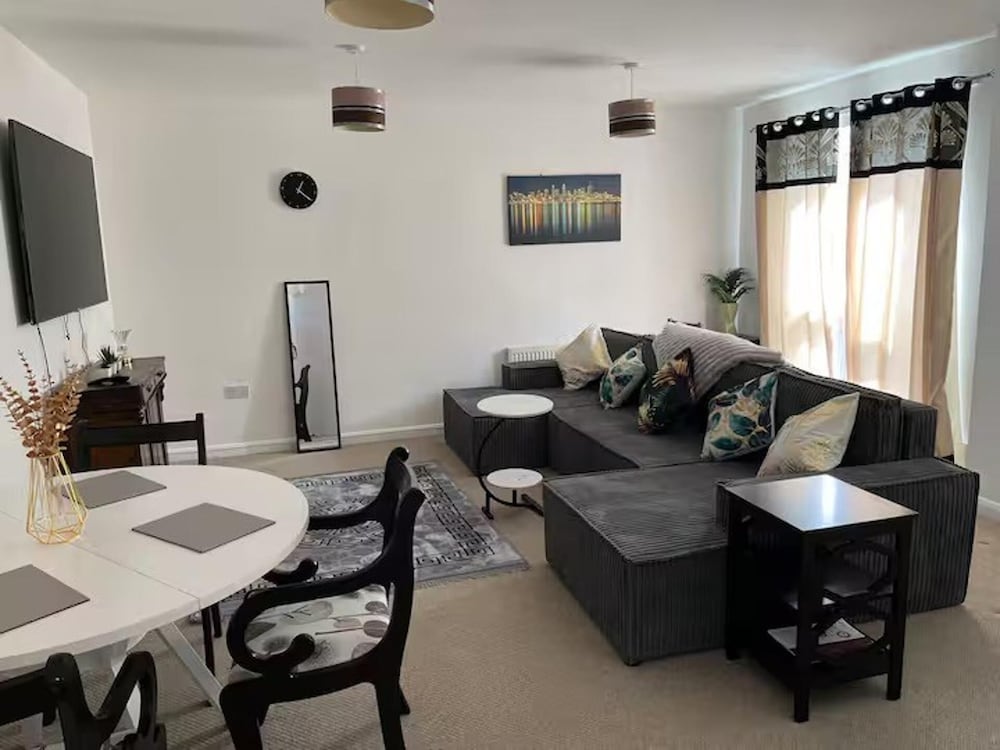 Spacious Comfortable Central Derby 2-bed Apartment