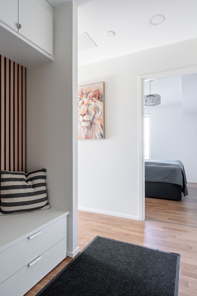 Luxurious 1BR Penthouse with Balcony