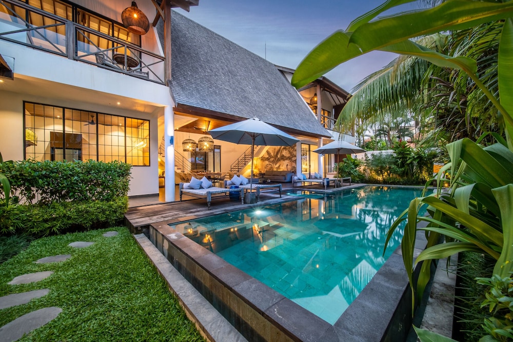 Exclusive Villas Complex, 8 BR, Canggu With Staff - Image 2