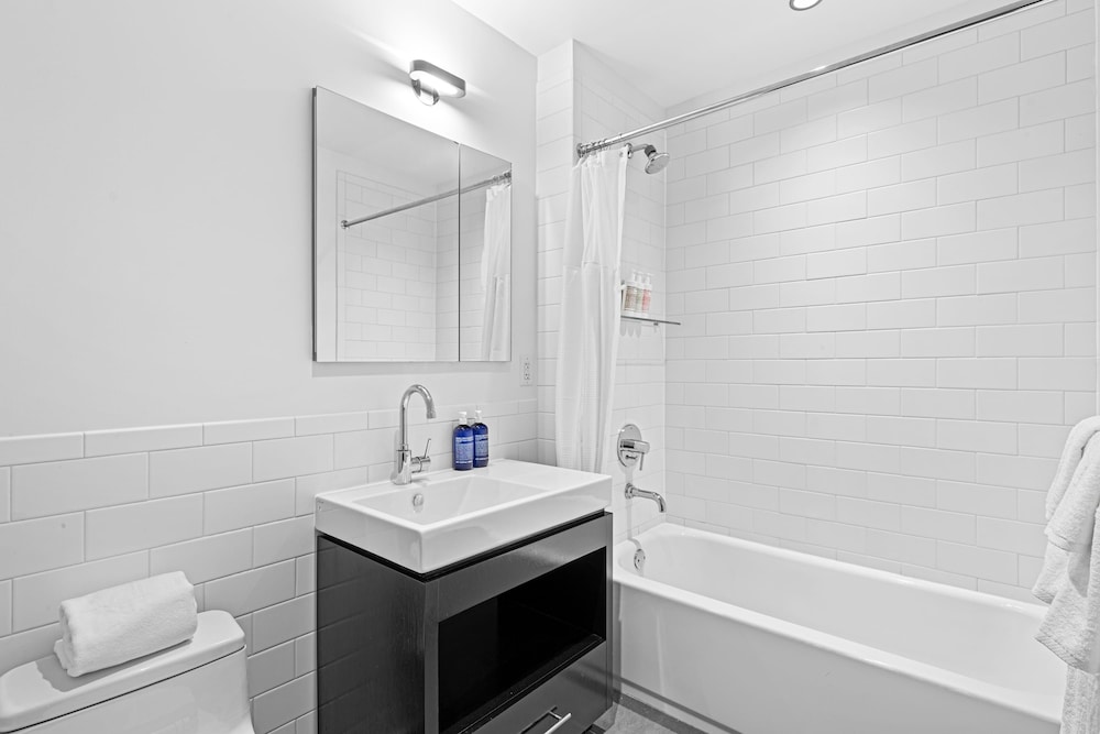 Forte Select by Rove Travel 2BR Midtown West Apt
