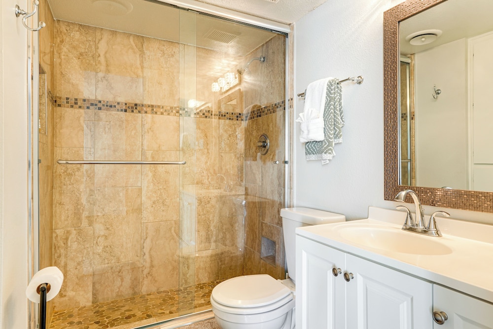 Walkable Old Town Scottsdale Condo: Pool & Hot Tub