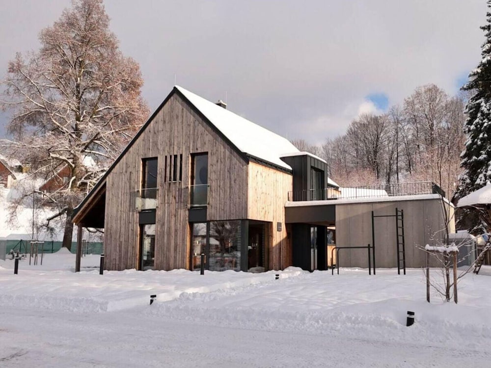 Spacious Villa With Good Ambience