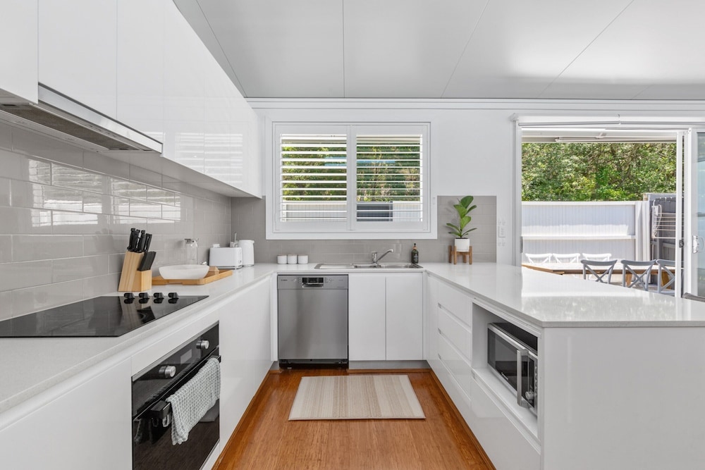 Relaxing 2-bed Home Close to Beaches and Parks