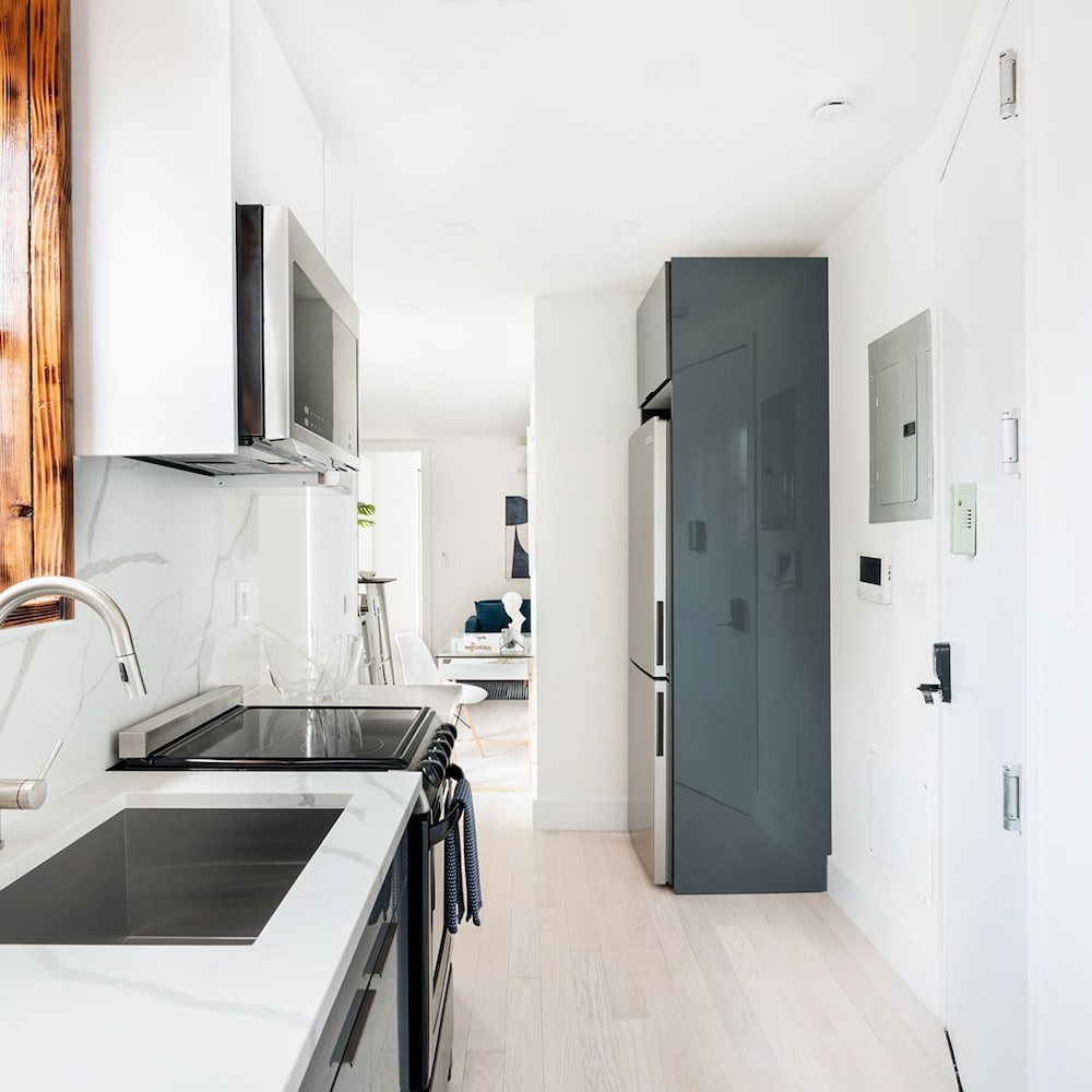 48-4fe 2BR Prime Midtown West