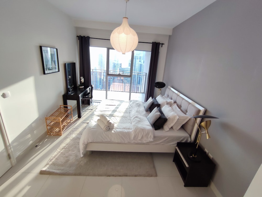 SuperHost - Chic Apartment With Balcony Close to Burj Khalifa