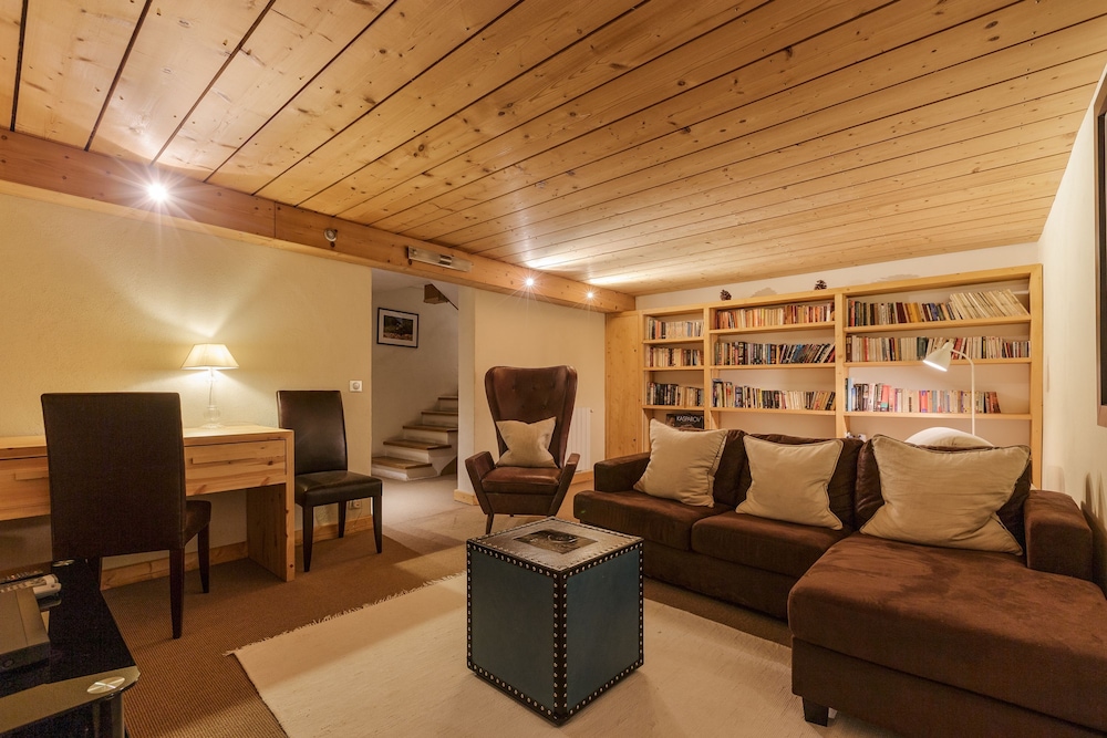 Chalet Les Tissourds 4 Central hot tub