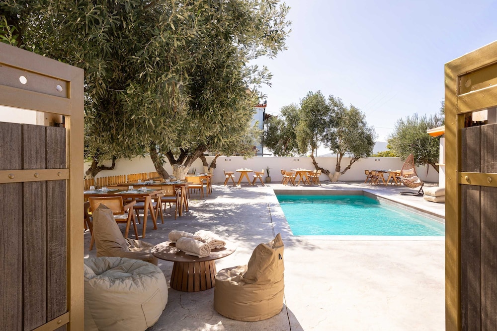 Eneos Boutique Residence - Koroni Garden Nest