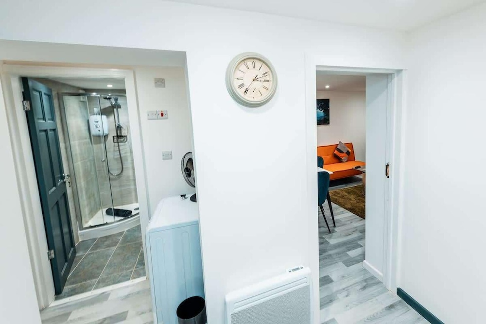 Sale 2-bedroom Apt - Sleeps 5 - Free Parking