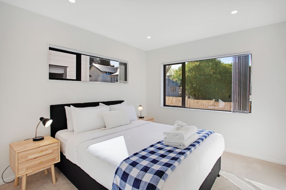 Style Serenity Townhouse with Parking view 4