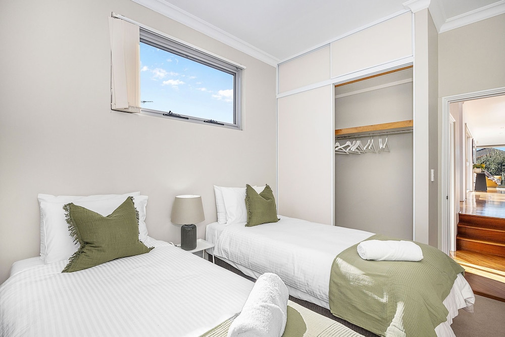 Designer Luxury 3brd - Epic Views - South Perth