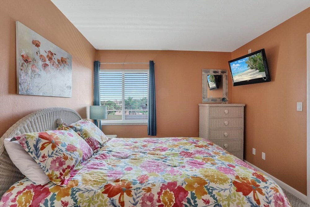 Breezy Condo With Deluxe Pool and Private Beach Access view 4