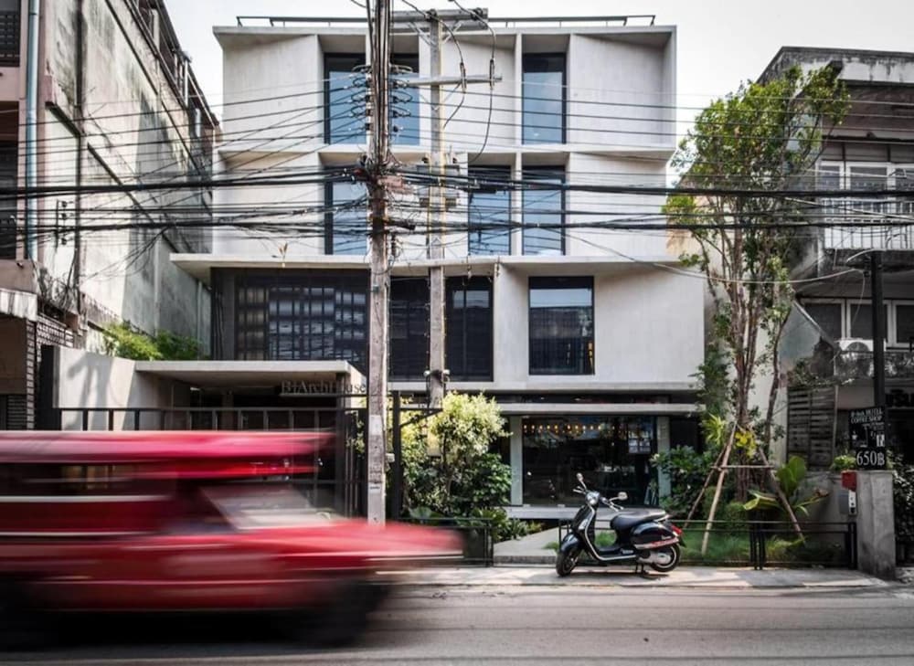 B Arch House