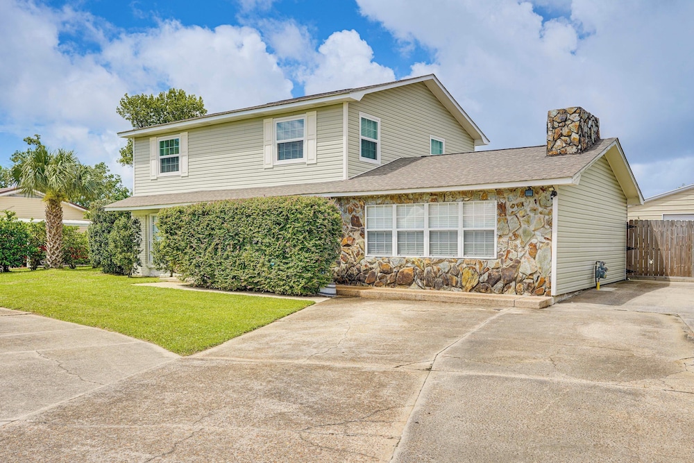 8 Mi to Beaches: Getaway w/ Pool in Panama City!