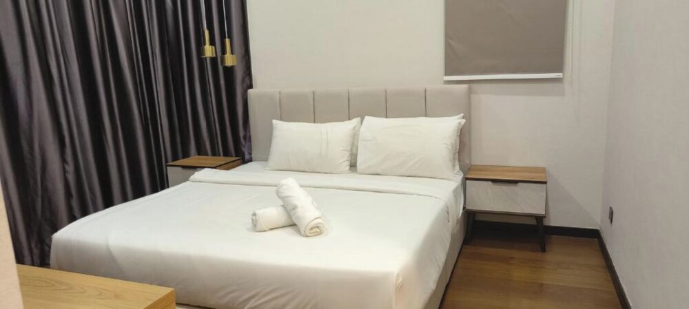 Grand Lumia Suite At Opus Residence