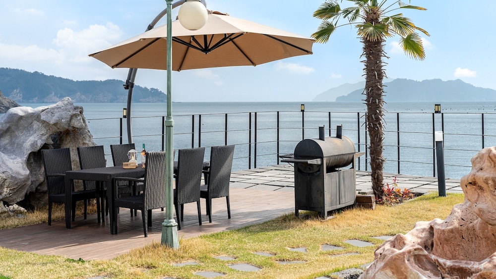 Namhae Orosy Bada Pool Villa & Pension