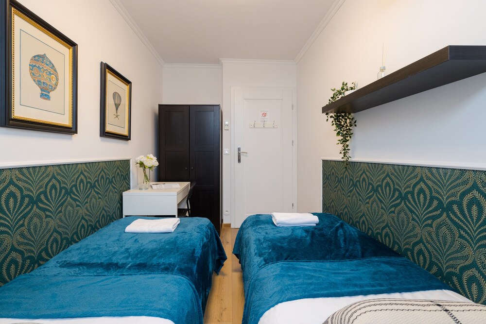 UNIT Short Rent Apartment by Warsaw Metro Station
