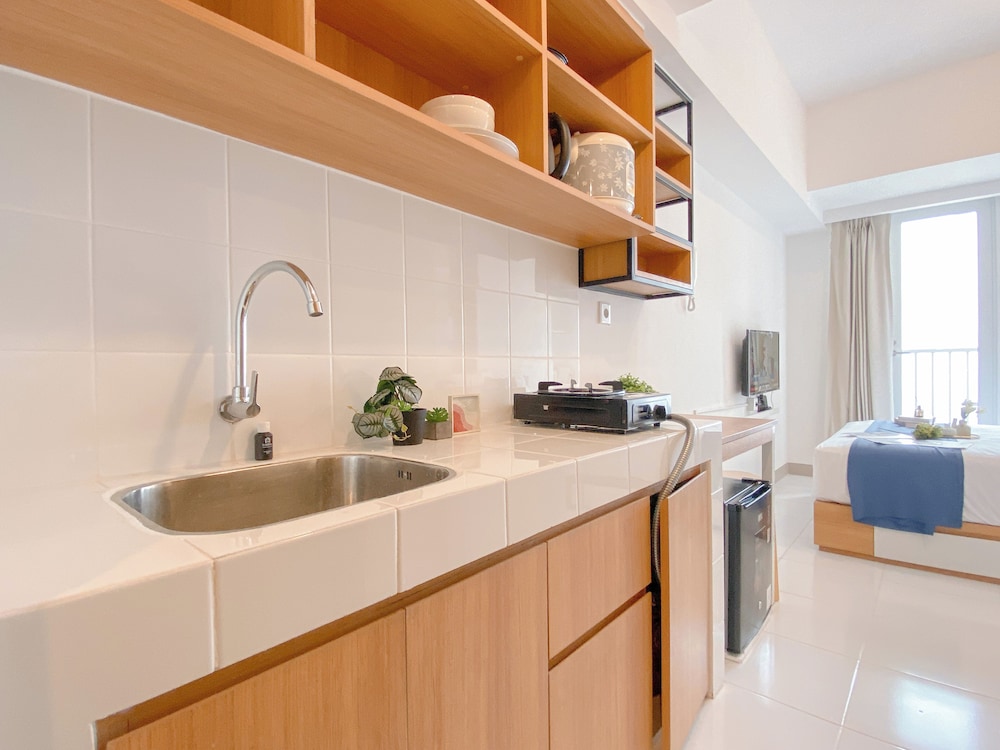 Wooden Style Studio At Apartment Tokyo Riverside Pik 2