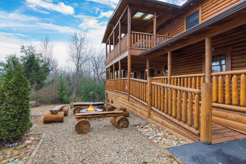 American Dream by Avantstay Deck w/ Views Theater, Game Room, Community Pool