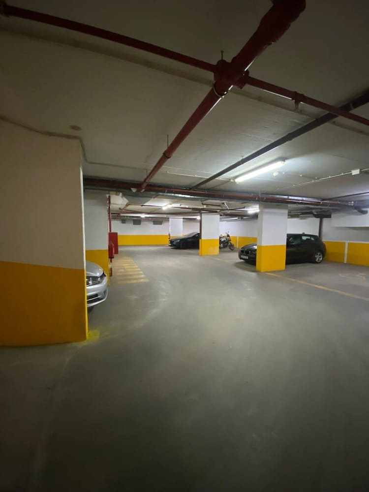 Spacious Lisbon Haven w Lift Garage