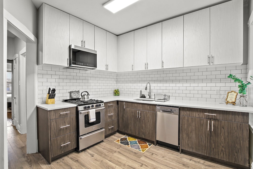 Cozy 2BR in Chicago - Roscoe 08-1W