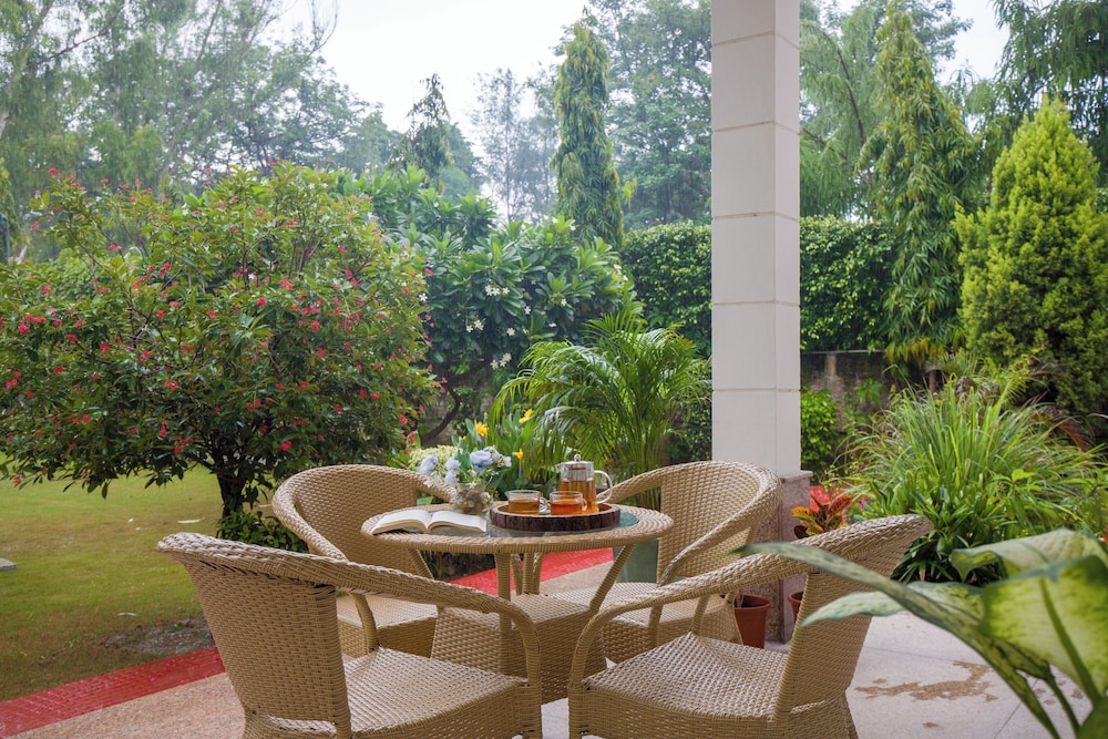 Alaya Stays 3 BHK with Pvt Pool-Daffodil